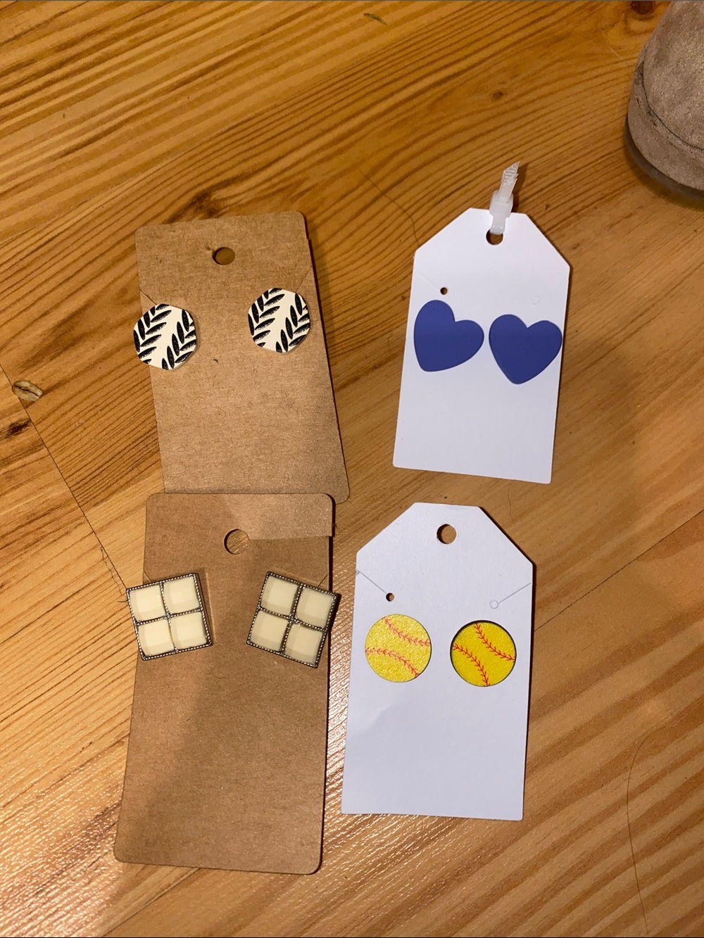 Earring Bundle- (4) pair
